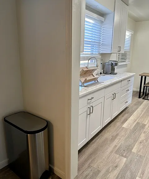 430 E Line St — Photo 14