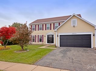 18003 W Banbury Dr, Gurnee, IL 60031