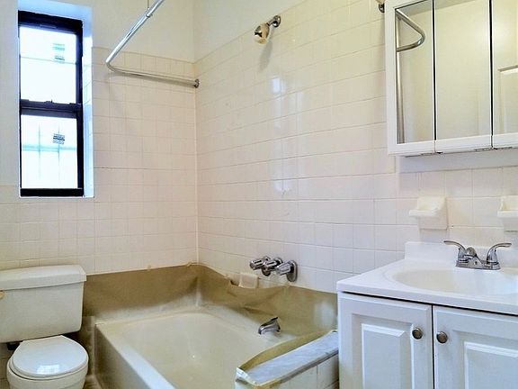 5th image of 121 Parkside Ave APT 8