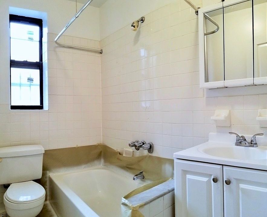 2nd image of 15 Woodruff Ave APT A2