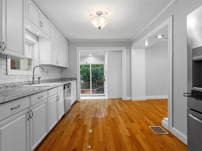 7 Pine St #2 — Photo 10