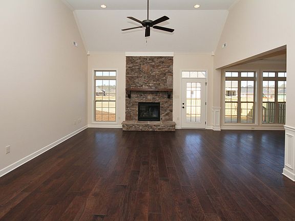 voluminous 2sty great rm