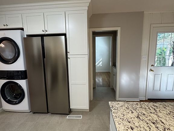 2nd image of 213 Greenbriar Rd