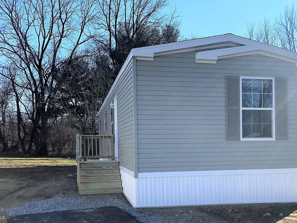 1st image of 4B Maplewood Ln
