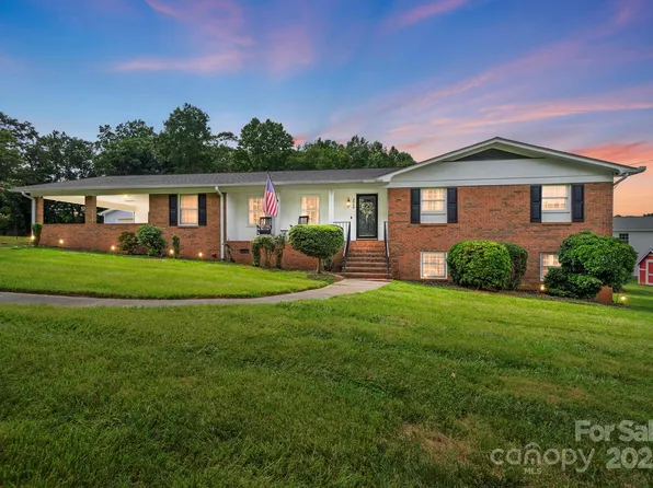 2968 Grace St, Claremont, NC 28610
