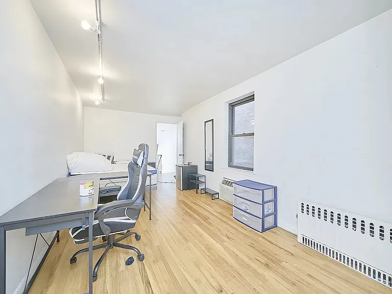 217 E 25th St #6A — Photo 4