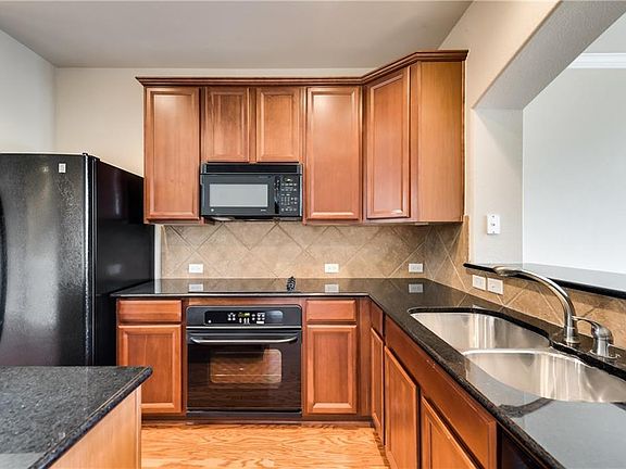 5th image of 2821 Tangerine Ln