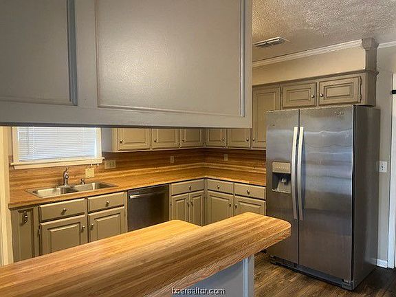 3rd image of 1106 Hardwood Ln