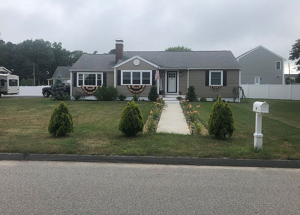 2nd image of 36 Narragansett Blvd
