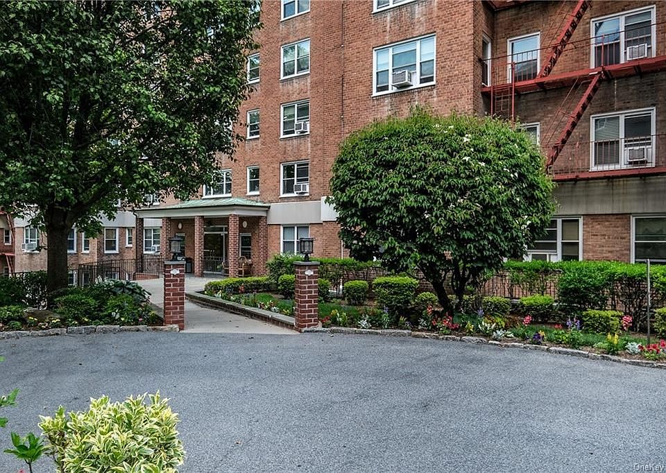 1st image of 290 Collins Ave APT 9AL