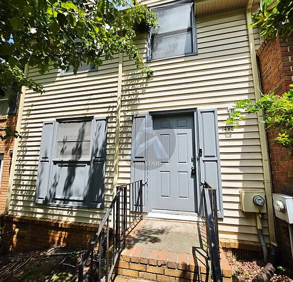 1495 Bentley Ln SE — Photo 1