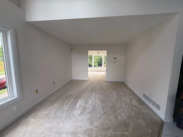 43 Falconridge Dr — Photo 18