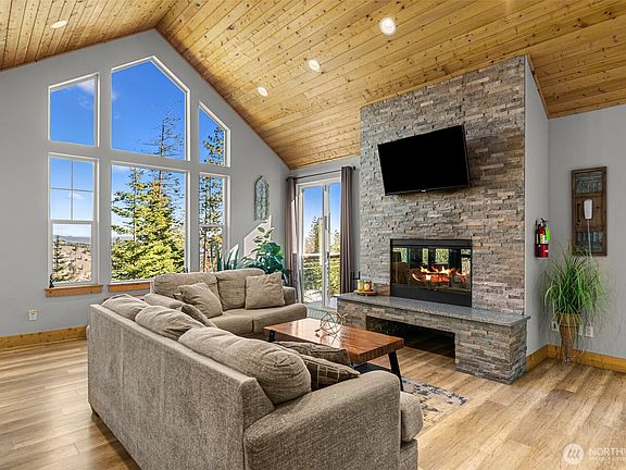 2nd image of 6827 Forest Ridge Drive