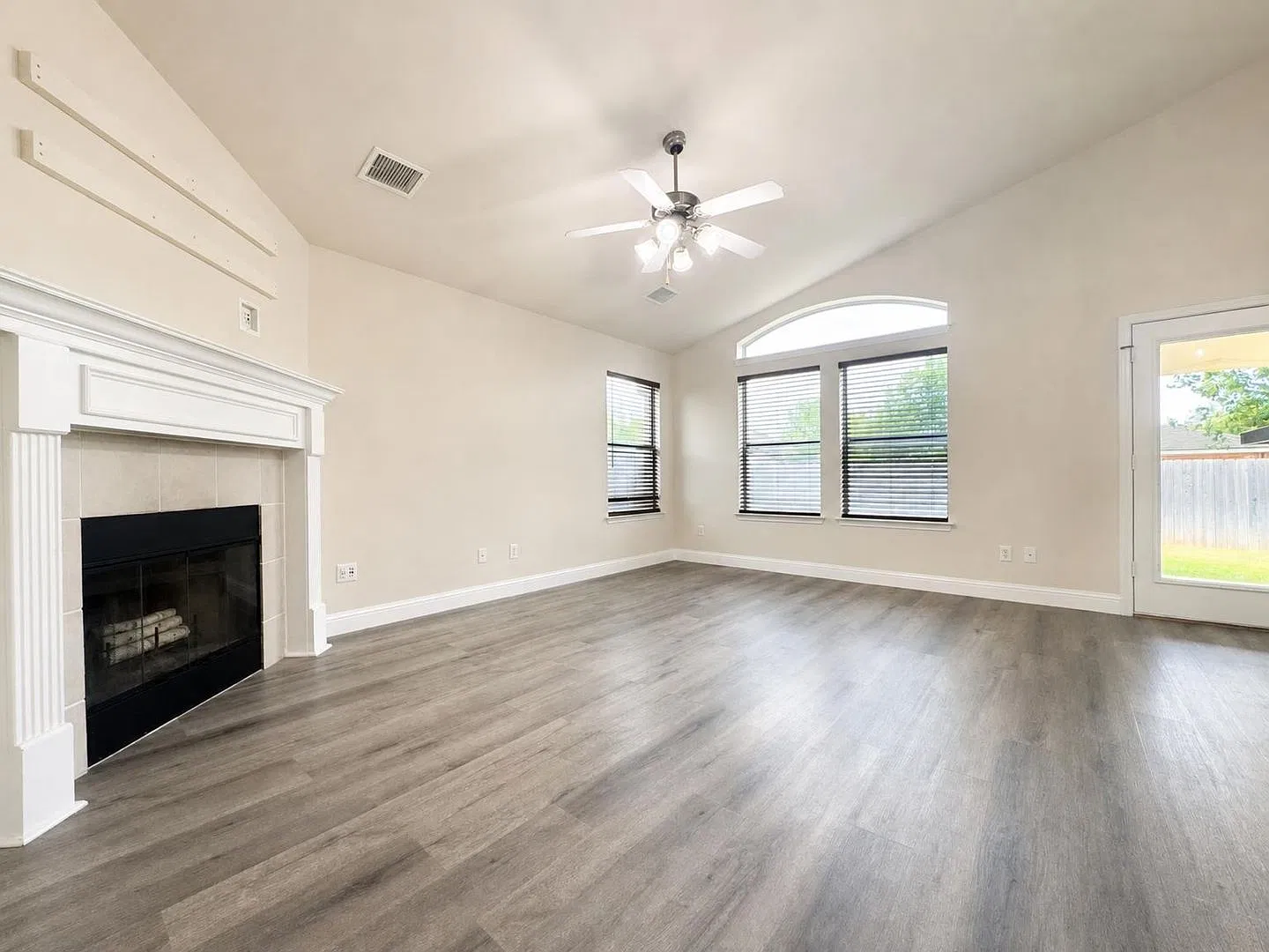 Beautifully remodeled 4-bedroom, 2-bathroom single-family home in Temple! — Photo 2