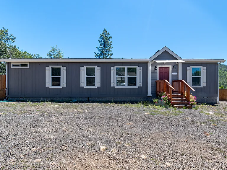 158 Train Ln — Photo 3