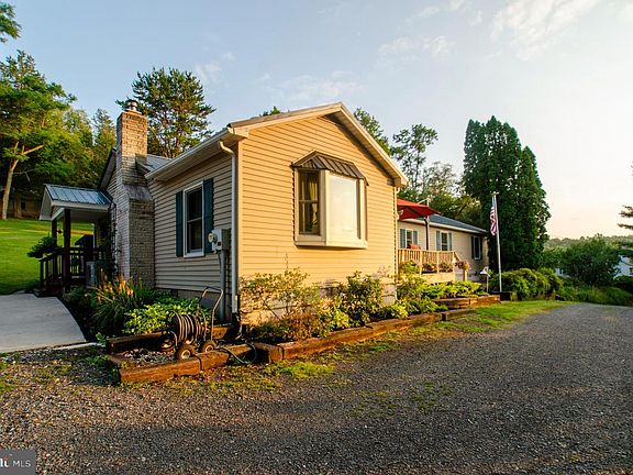 3rd image of 8 Hill Side Dr