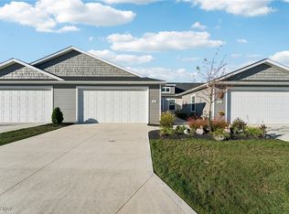 215 Silver Spring Cir, Elyria, OH 44035