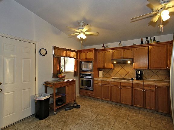 2nd image of 6262 N Glenn Ave