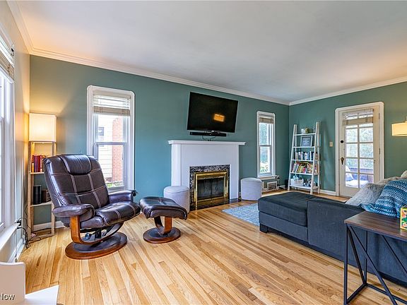 5th image of 3451 Granton Ave