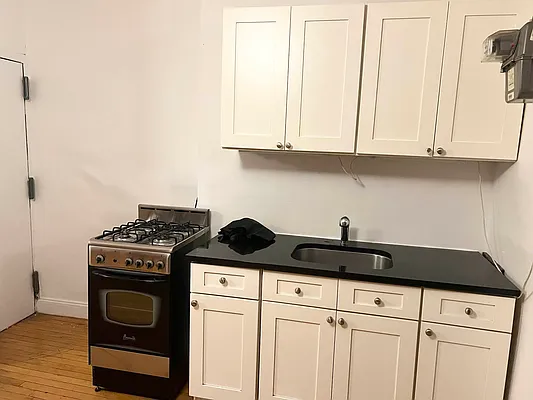 Rented by Delmark Realty LLC | media 5