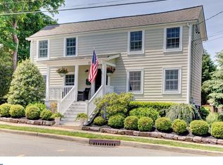 11 Maple St, Hopewell, NJ 08525
