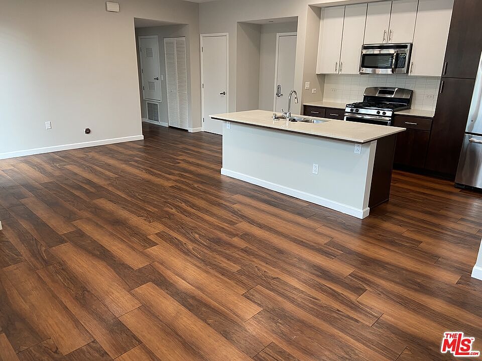 1st image of 942 Lake St APT A