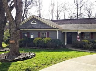 5535 Carlingford Ct, Charlotte, NC 28208
