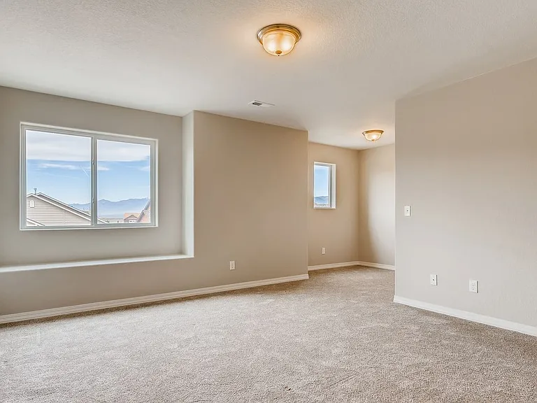 974 Diamond Rim Dr — Photo 4