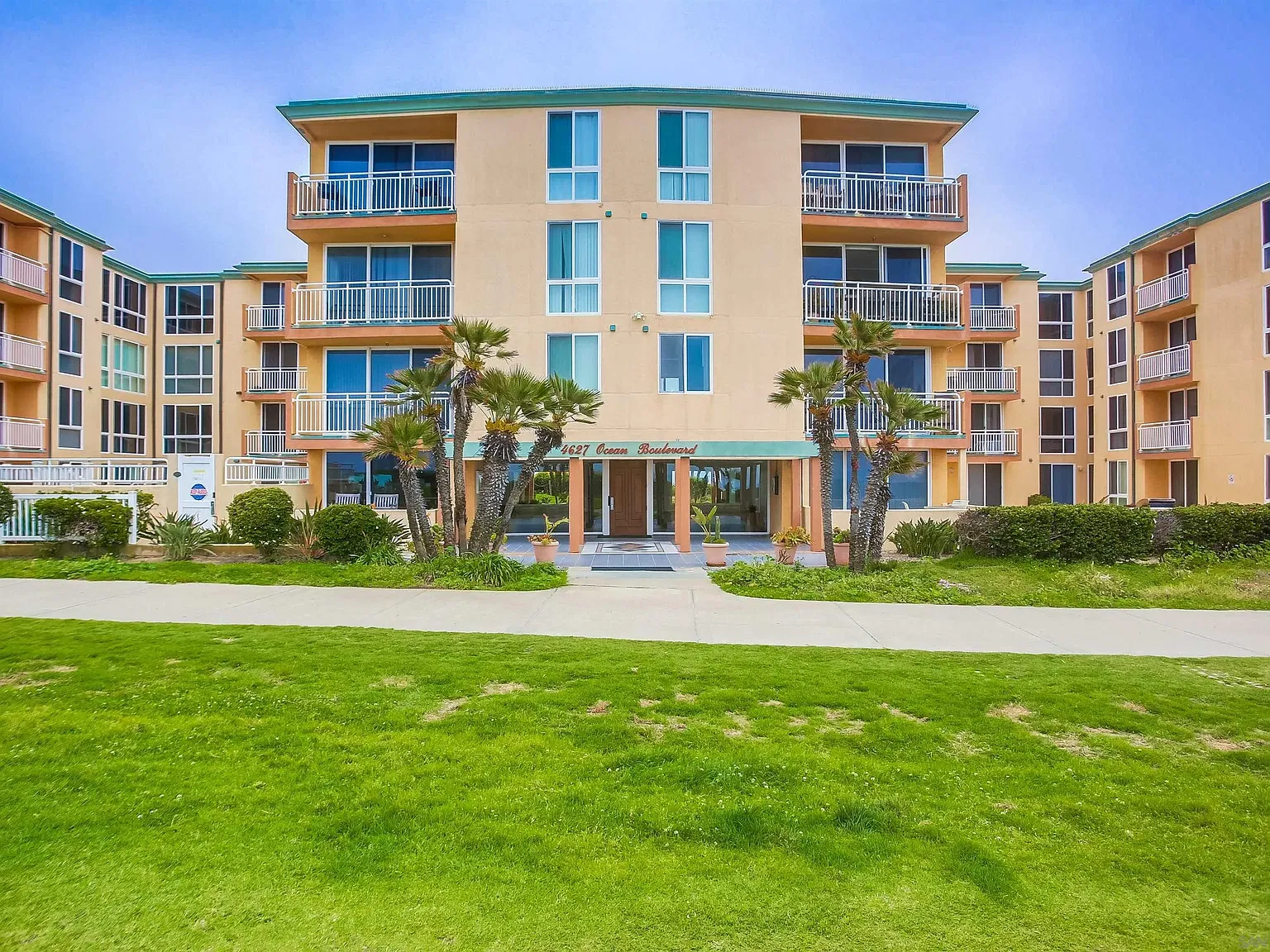 Sea Shore Condos — Photo 3