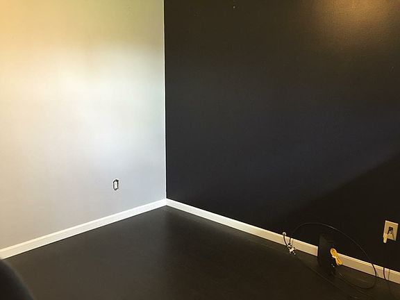 4th image of 810 East Dr