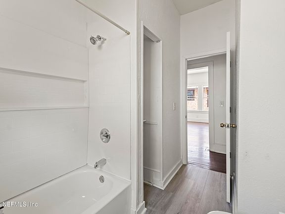 4th image of 137 W 18TH Street