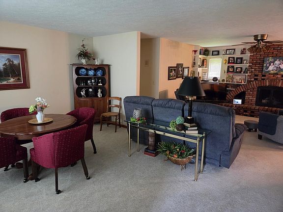 4th image of 2666 Pershing Rd
