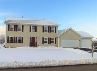 178 Autumnwood Ln, Davis Junction, IL 61020