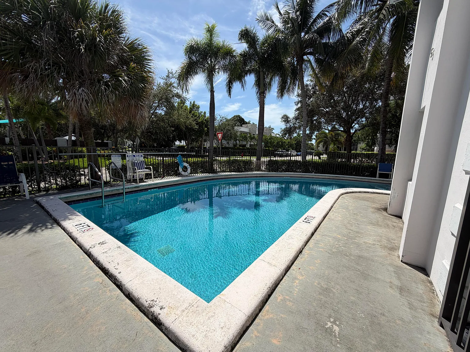 2 bed, 2.0 bath, 7583 sqft, $2,495 — Photo 4