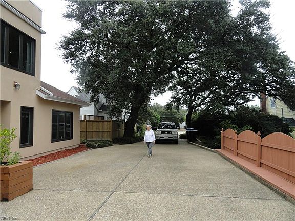 4th image of 8502 Atlantic Ave #B