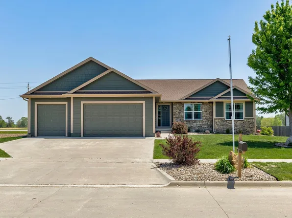 820 NW Spruce Ave, Earlham, IA 50072