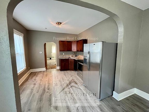 4th image of 917 E Platte Ave #1