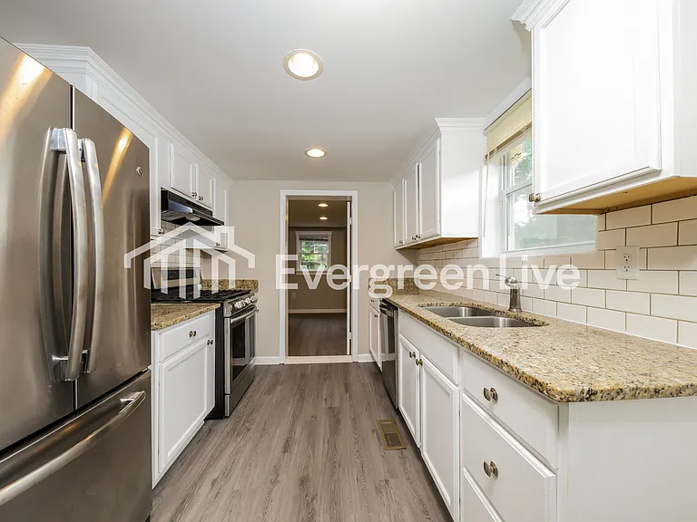 205 Lillie Dr — Photo 6