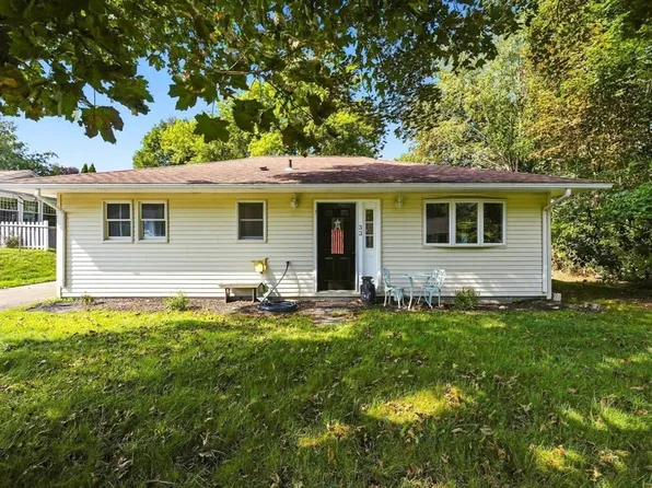33 Deer Pond Dr, Leicester, MA 01524