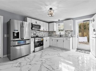 786 Sandy Ln, Warwick, RI 02889