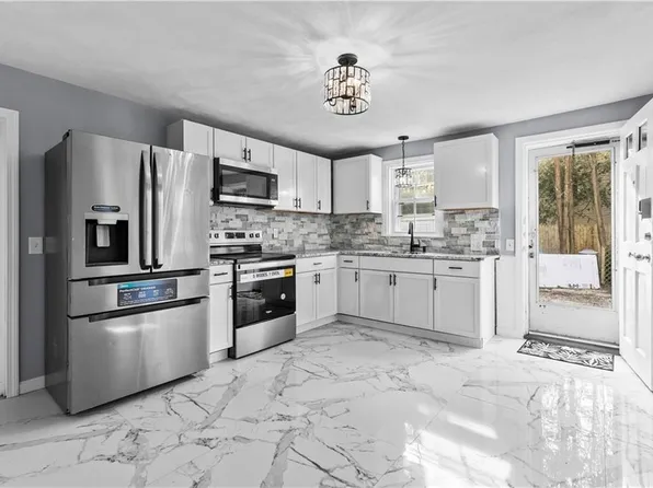 786 Sandy Ln, Warwick, RI 02889