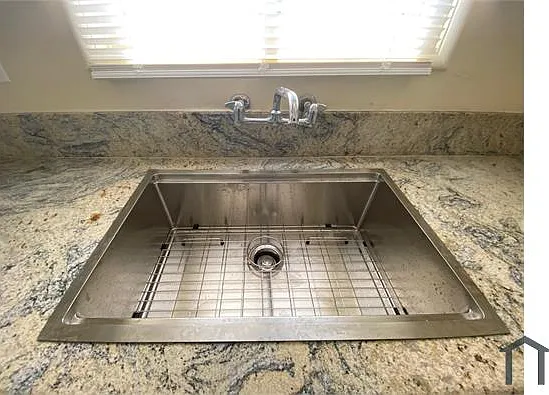 915 Glenway Dr #5 — Photo 7