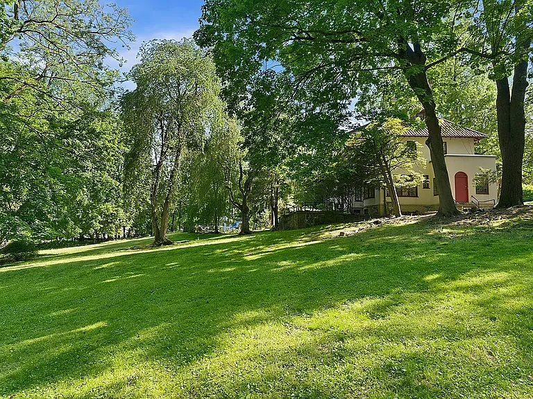 111 Lexow Ave — Photo 48