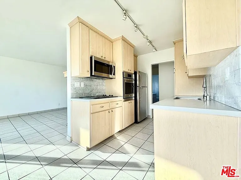11946 Dorothy St #7 — Photo 7