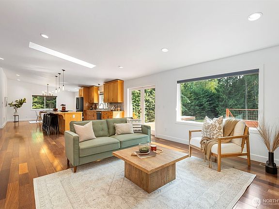 5th image of 635 NE Stenman Lane
