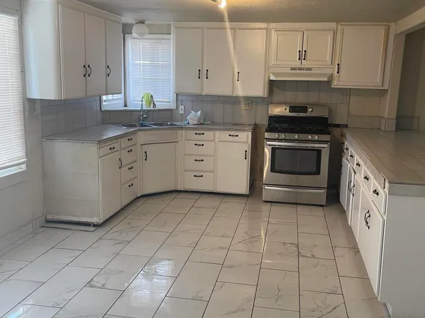 2272 W Henderson Avenue, Porterville, CA 93257