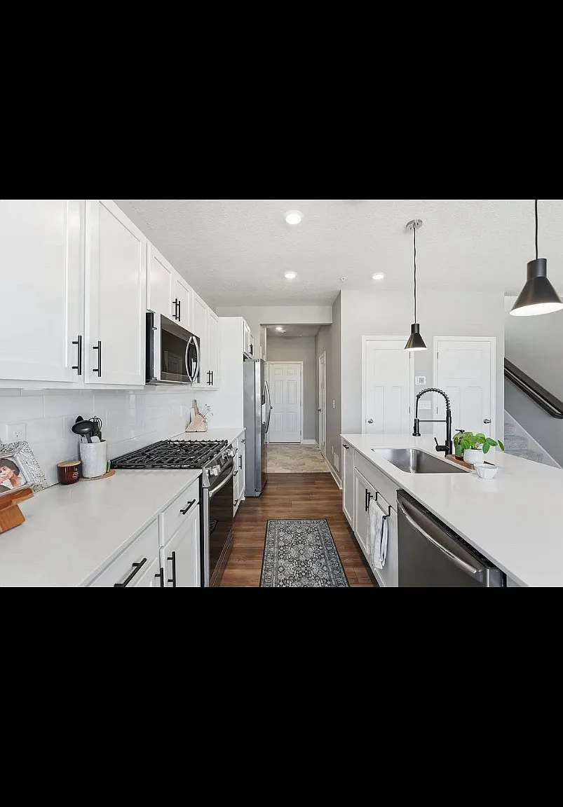 3 bed, 1777 sqft, $2,795 — Photo 4