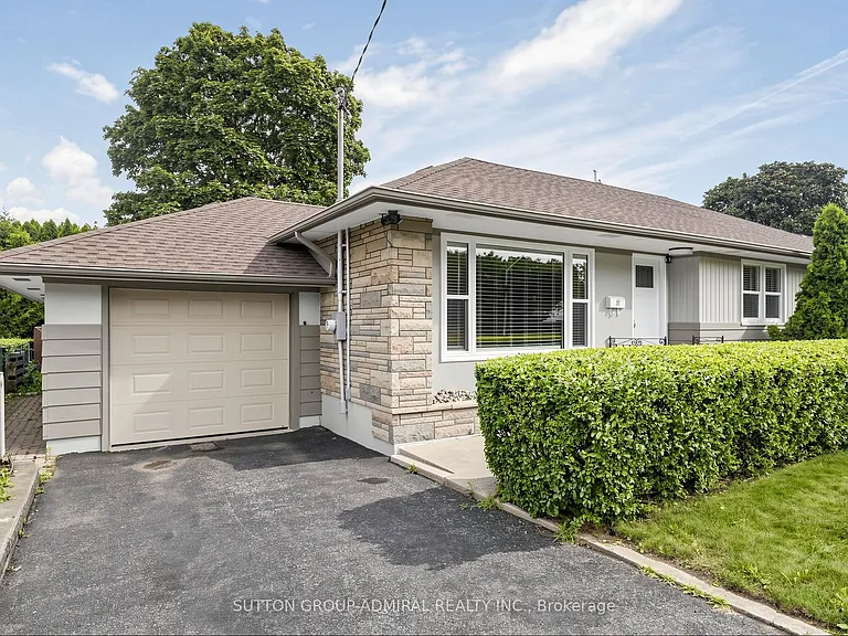 27 Patricia Dr — Photo 2