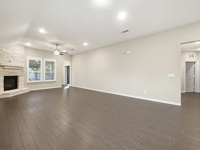 405 Windward Dr — Photo 8