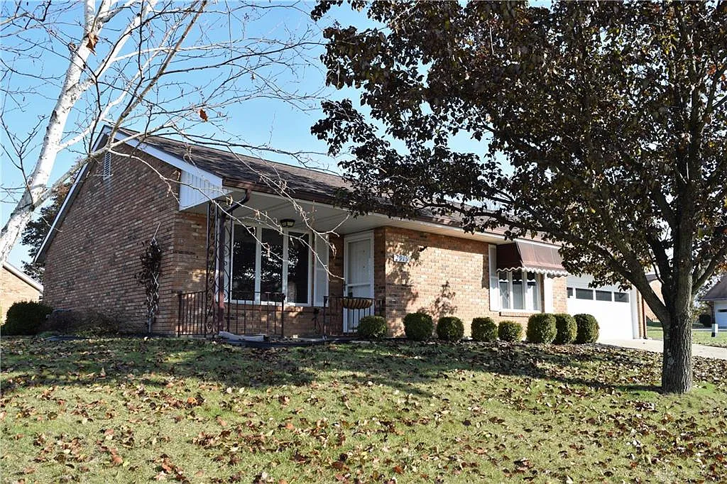 2915 Avery Cir photo 1